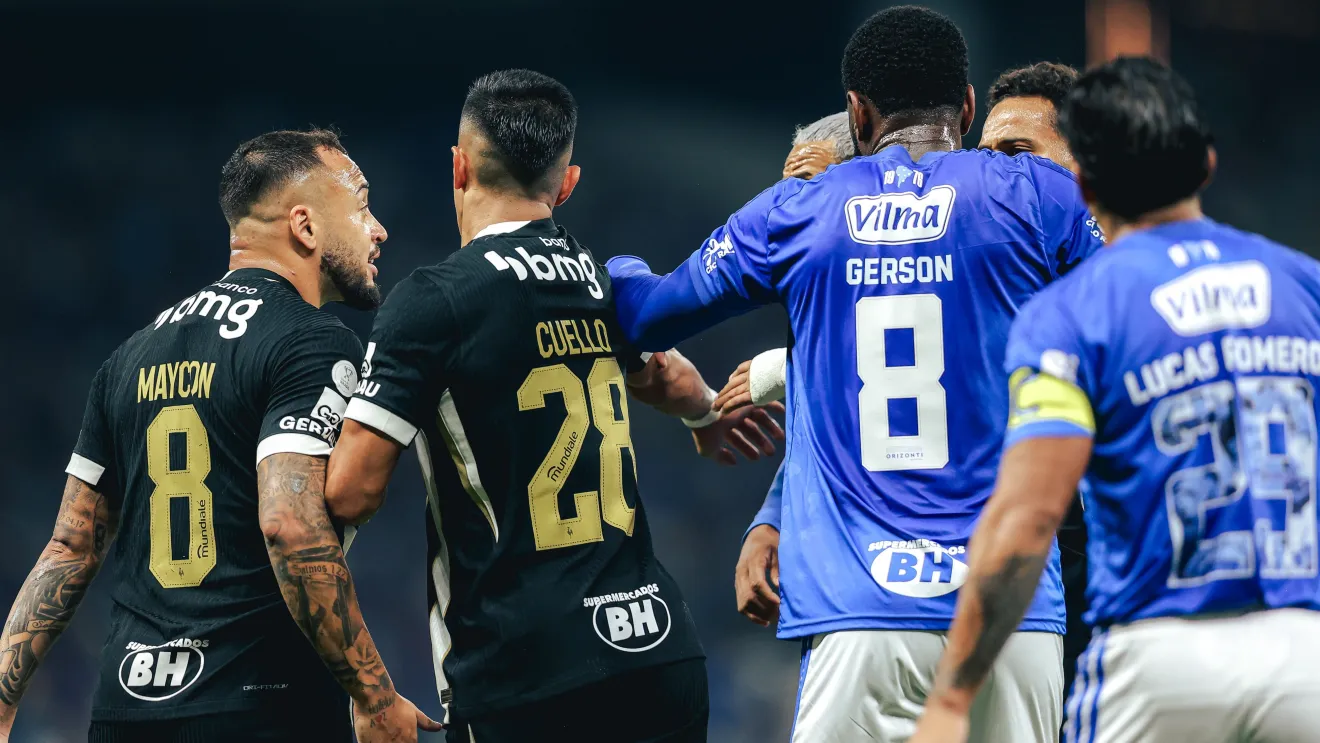 Ruan Tressoldi e Kaio Jorge em clássico entre Atlético-MG e Cruzeiro