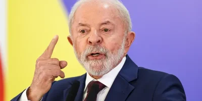 lula-evita-perguntas-investigacoes-lulinha-140523